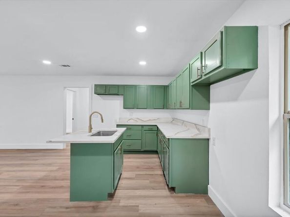607  Lombardy Lane , Arlington Texas 76013