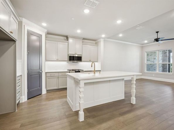 305  Sunset Lane  102, Fort Worth Texas 76114