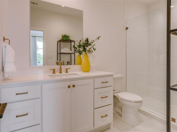 7207  Gaston Avenue  2005, Dallas Texas 75214