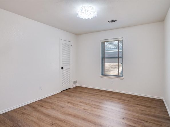 1015  De Pauw Drive , Arlington Texas 76012