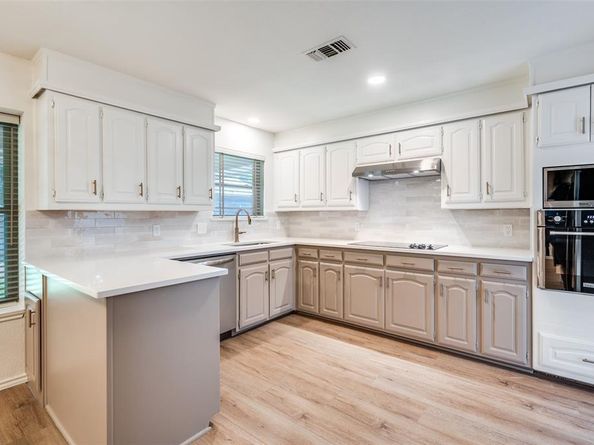 1015  De Pauw Drive , Arlington Texas 76012
