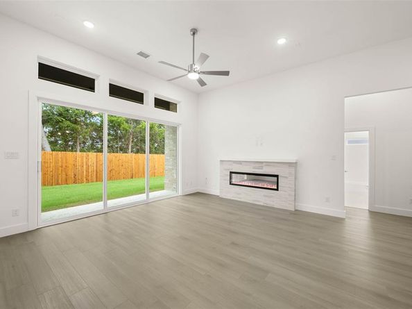 1911  Aspen  , Cedar Hill Texas 75104