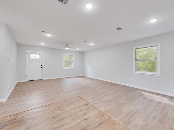 409 E Parkerville Road , DeSoto Texas 75115