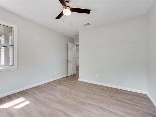 409 E Parkerville Road , DeSoto Texas 75115