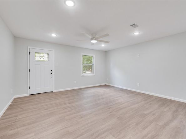 409 E Parkerville Road , DeSoto Texas 75115