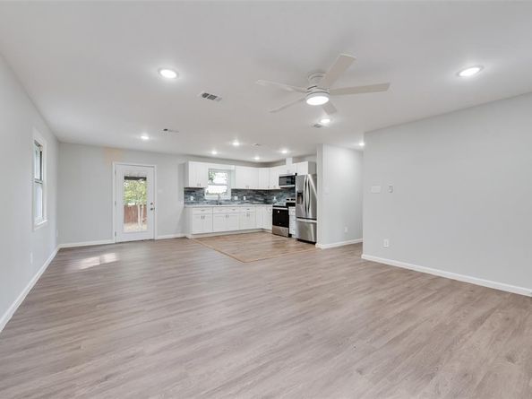 409 E Parkerville Road , DeSoto Texas 75115