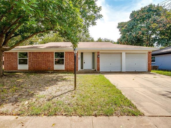 813  Colony Drive , Crowley Texas 76036