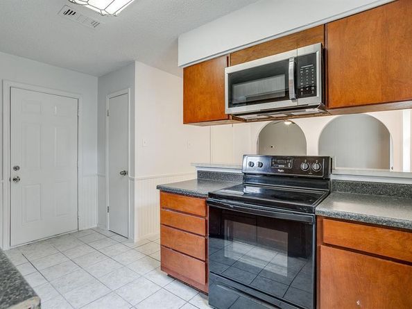 813  Colony Drive , Crowley Texas 76036