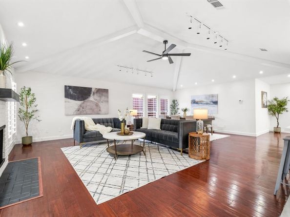 6005  Daven Oaks Drive , Dallas Texas 75248