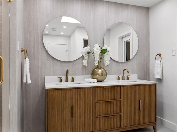 6005  Daven Oaks Drive , Dallas Texas 75248