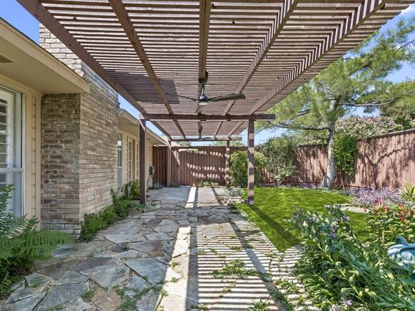 6005  Daven Oaks Drive , Dallas Texas 75248