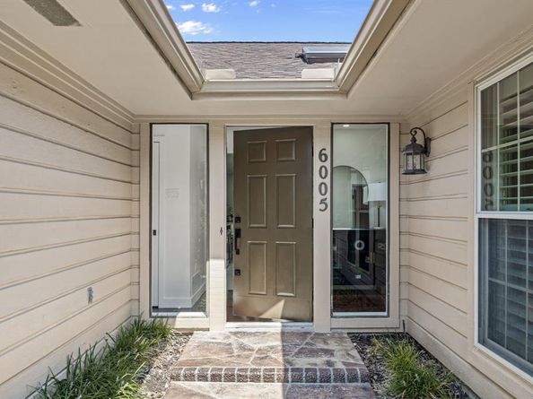 6005  Daven Oaks Drive , Dallas Texas 75248