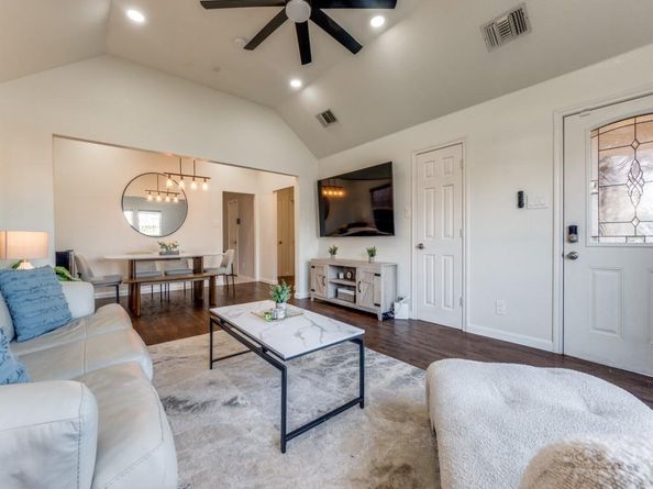 630 W Neely  , Dallas Texas 75208