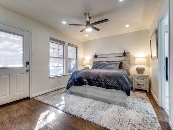 630 W Neely  , Dallas Texas 75208