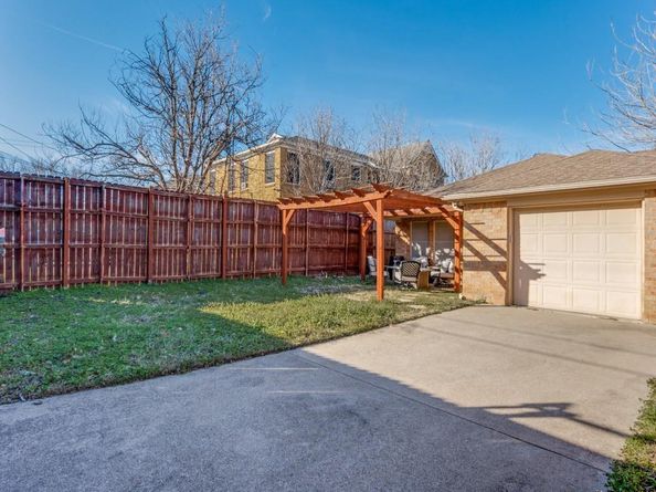 630 W Neely  , Dallas Texas 75208