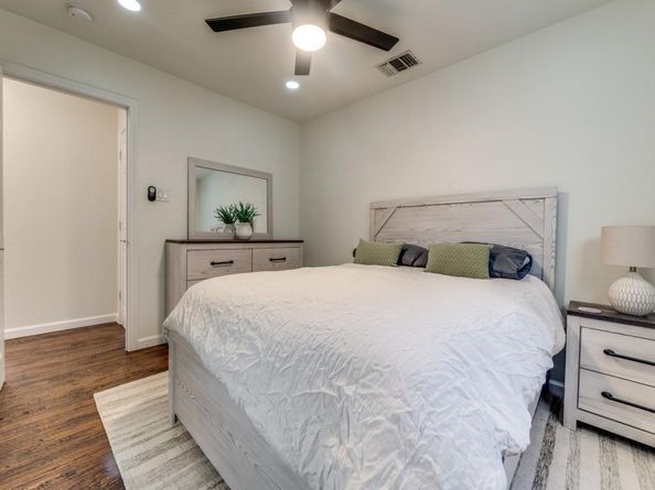 630 W Neely  , Dallas Texas 75208