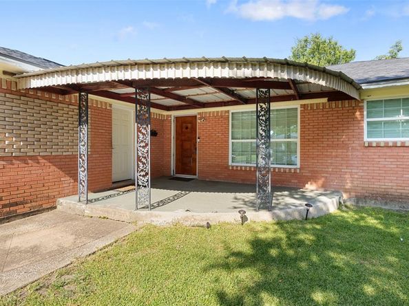 1830  Yucca Drive , Dallas Texas 75217