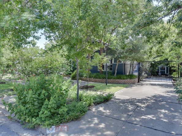 1713  Belle Place , Fort Worth Texas 76107
