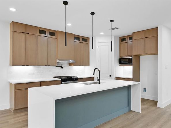511  Avenue J  , Dallas Texas 75203
