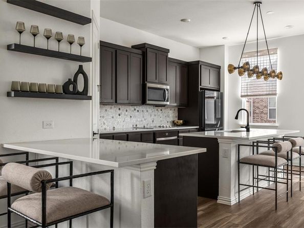 7537  Laburnam Road , Dallas Texas 75228