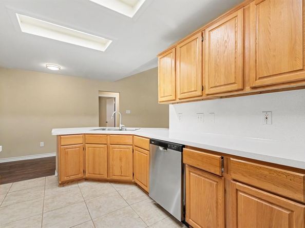 737  Oak Dale Avenue , Lake Dallas Texas 75065