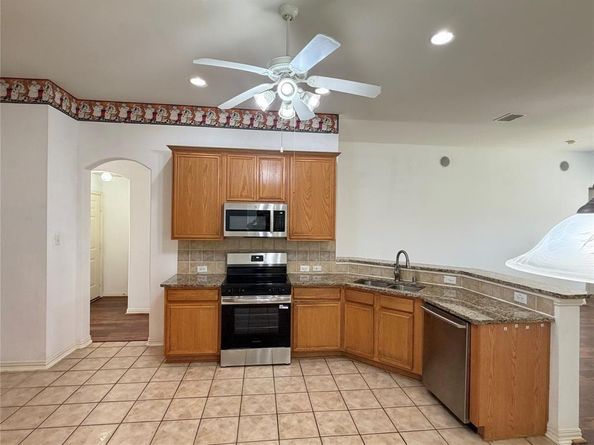 7806  Quiet Waters Drive , Arlington Texas 76016