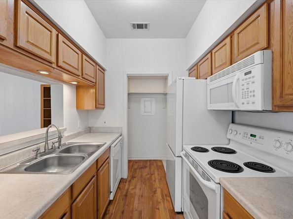 1300  Cantor Drive  130, Arlington Texas 76011