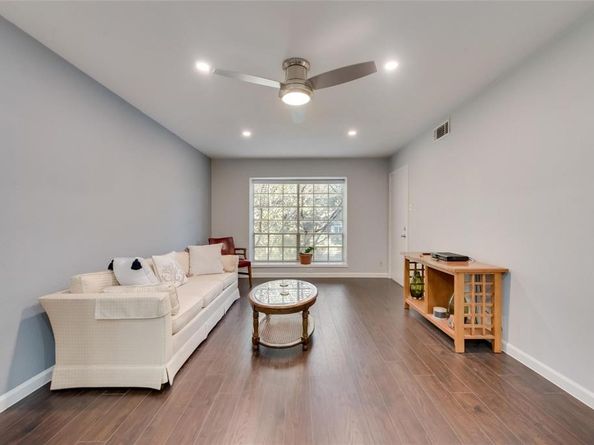 5311  Fleetwood Oaks Avenue  267, Dallas Texas 75235