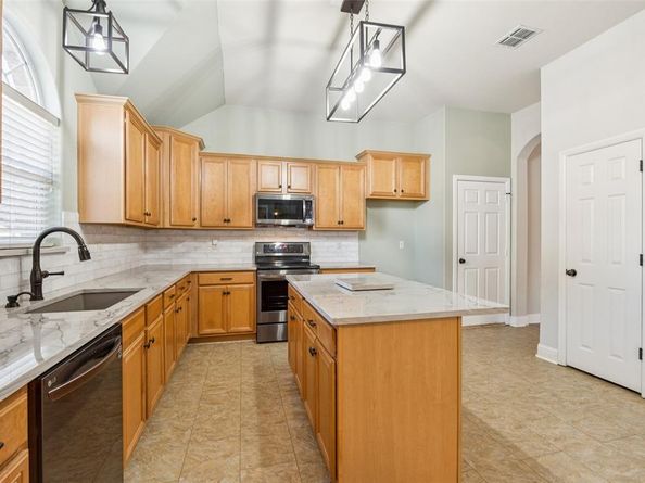 100  Lorient Drive , Mansfield Texas 76063