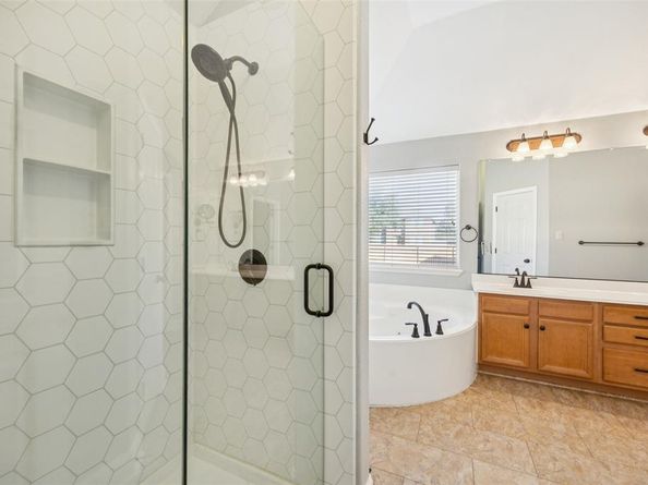 100  Lorient Drive , Mansfield Texas 76063