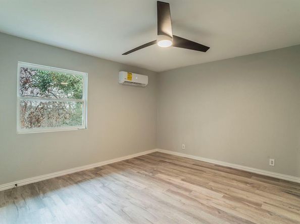 1704  Hillside Drive , River Oaks Texas 76114