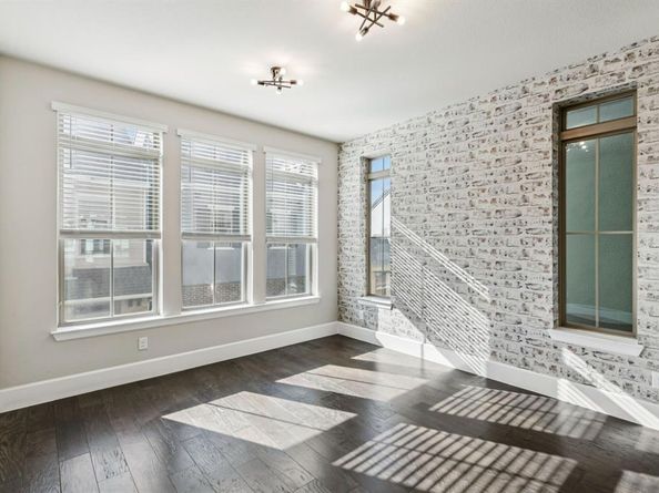 1077  Tea Olive Lane , Dallas Texas 75212