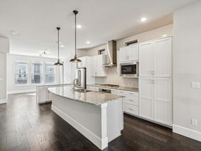 1077  Tea Olive Lane , Dallas Texas 75212