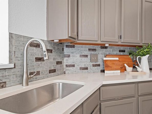 1601  Autumn Breeze Lane , Lewisville Texas 75077