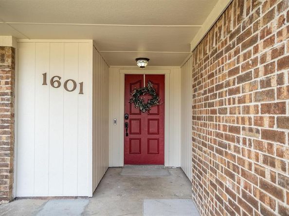 1601  Autumn Breeze Lane , Lewisville Texas 75077