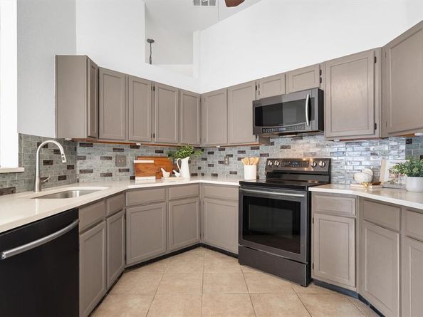 1601  Autumn Breeze Lane , Lewisville Texas 75077