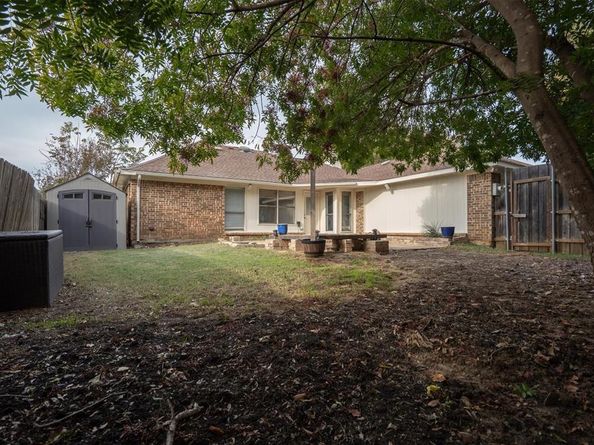 1601  Autumn Breeze Lane , Lewisville Texas 75077