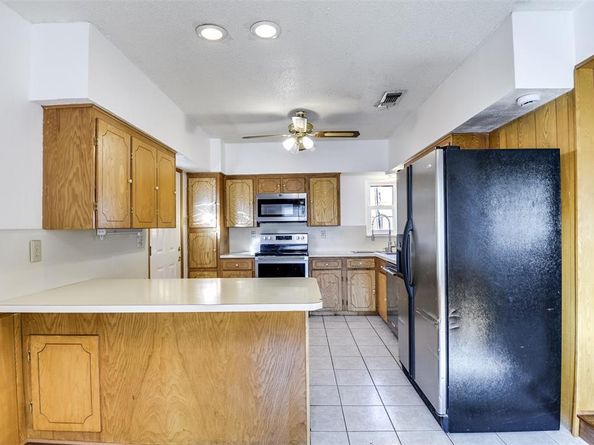 1105  Fairdale Street , Irving Texas 75062