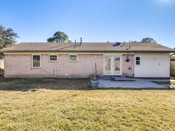 1105  Fairdale Street , Irving Texas 75062