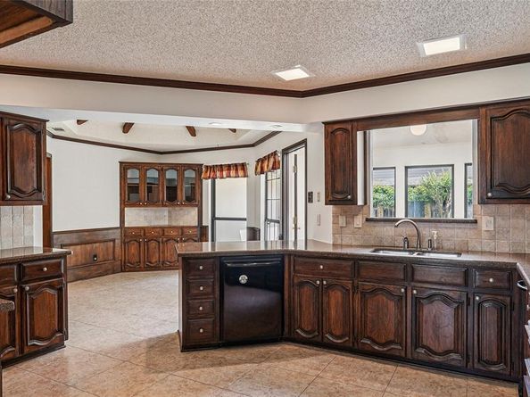 3201  Greenleaf Court , Garland Texas 75044