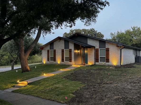 2922  Ashglen Drive , Garland Texas 75043