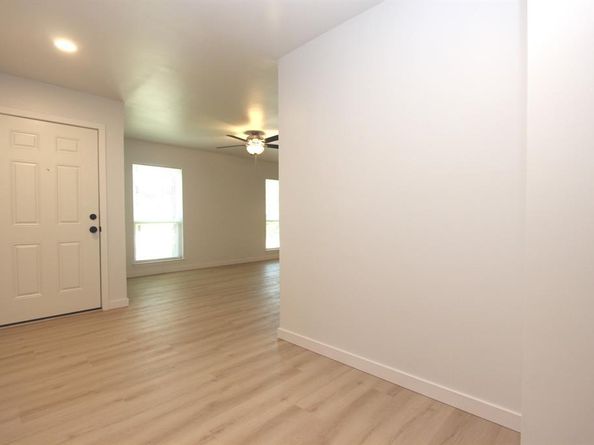 2922  Ashglen Drive , Garland Texas 75043