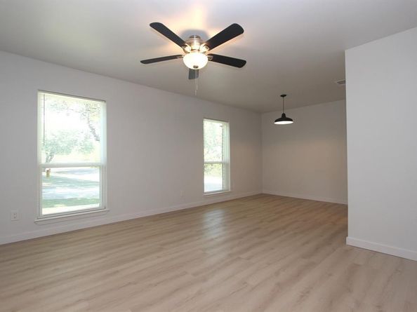 2922  Ashglen Drive , Garland Texas 75043