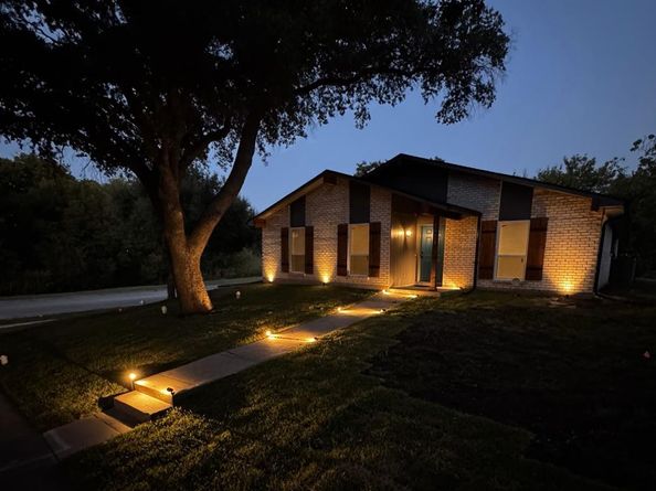 2922  Ashglen Drive , Garland Texas 75043