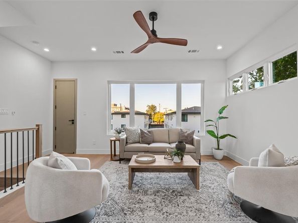 1502  Holly Avenue , Dallas Texas 75204
