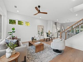 1502  Holly Avenue , Dallas Texas 75204