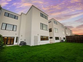 1502  Holly Avenue , Dallas Texas 75204