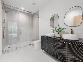 1502  Holly Avenue , Dallas Texas 75204
