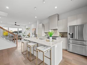 1502  Holly Avenue , Dallas Texas 75204