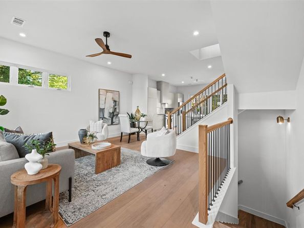 1502  Holly Avenue , Dallas Texas 75204